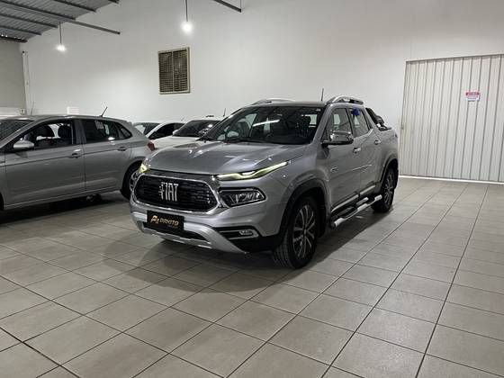 FIAT TORO 2.0 16V TURBO DIESEL RANCH 4WD AT9 FIAT TORO 2.0 16V TURBO DIESEL RANCH 4WD AT9